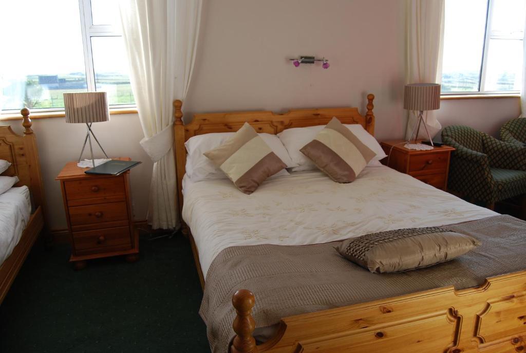 Quilty Clonmore Lodge B&B חדר תמונה