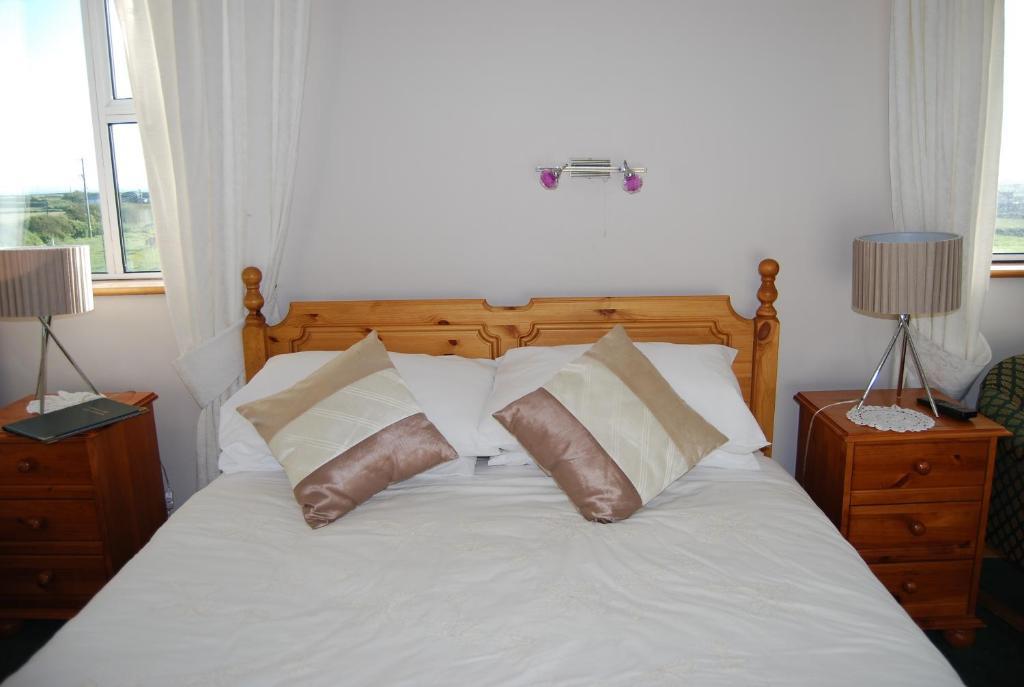 Quilty Clonmore Lodge B&B חדר תמונה