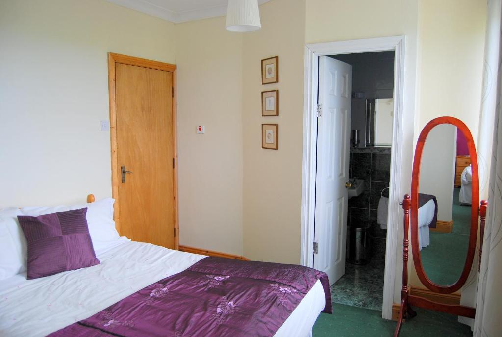 Quilty Clonmore Lodge B&B חדר תמונה